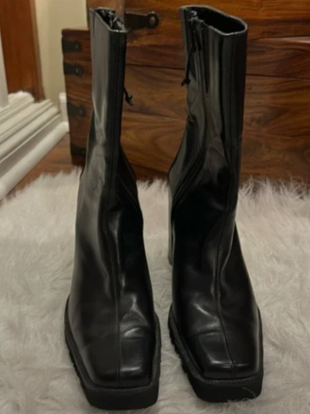 Donald J. Pliner Black Leather size 10